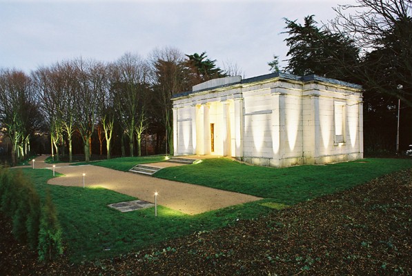 Lanscape Fittings - UCD - facade lighting design