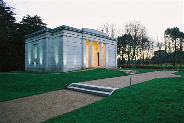 Lanscape Fittings - UCD - facade lighting design